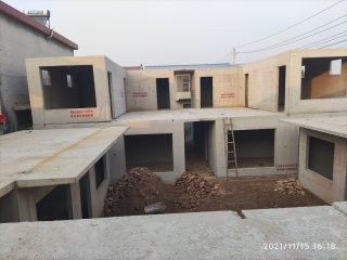 新乡市红旗区小店镇关屯村两层四合院
